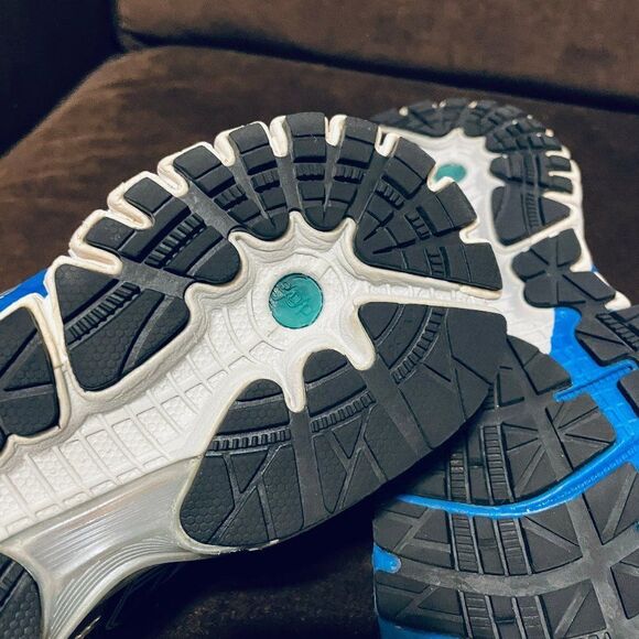 Mint condition Brooks Adrenaline GTS 14 mens 10 US 44  EUR Silver Blue Black
